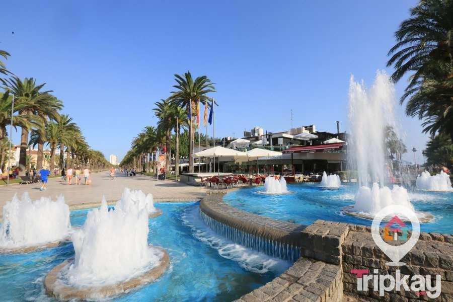 Luminoso Apartamento En Salou Con Terraza Y Parque Infantil Ideal Familias Kültér fotó